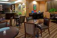 Bar, Kafe, dan Lounge Armoni Inn and Suites