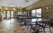 Others 2 Econo Lodge Inn and Suites Shepherd Of The Hills Expy (ex. Quality Inn)