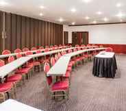 ห้องประชุม 2 Ramada by Wyndham Medford Hotel and Conference Center