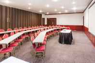 ห้องประชุม Ramada by Wyndham Medford Hotel and Conference Center