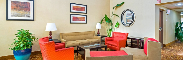 Lobby Quality Inn and Suites Hagerstown