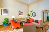 Lobby Quality Inn and Suites Hagerstown