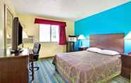 Bedroom 3 Econo Lodge Spotsylvania Town Center (Ex Super 8)