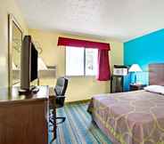 Bedroom 3 Econo Lodge Spotsylvania Town Center (Ex Super 8)