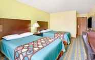 Bedroom 6 Econo Lodge Spotsylvania Town Center (Ex Super 8)