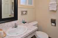 Toilet Kamar North Coast Inn (ex Americas Best Value Inn Crescent City)