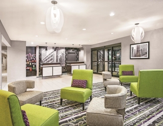 Lobby 2 La Quinta Inn and Suites Woodlands South