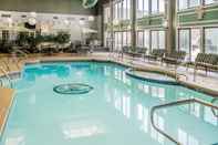 Swimming Pool Bel-Aire Hotel Lake Erie (ex Ramada by Wyndham Bel Aire Erie)