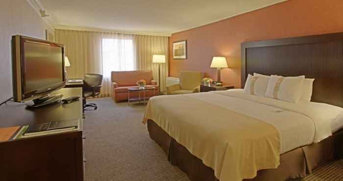 Bedroom Holiday Inn Baltimore-Inner Harbor (exHoliday Inn Inner Harbor)