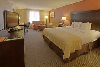 Bedroom 4 Holiday Inn Baltimore-Inner Harbor (exHoliday Inn Inner Harbor)