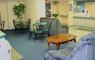 Lobby 5 Howard Johnson by Wyndham Clarksville Tennessee (ex Americas Best Value)