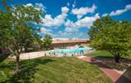 Swimming Pool 3 Red Lion Inn and Suites Branson (ex Crown Club Inn Branson by Exploria Resorts)