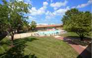 Swimming Pool 4 Red Lion Inn and Suites Branson (ex Crown Club Inn Branson by Exploria Resorts)