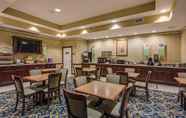 Restaurant 4 Country Inn and Suites by Radisson Tampa/Brandon FL