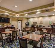 Restaurant 4 Country Inn and Suites by Radisson Tampa/Brandon FL