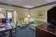 Common Space Country Inn and Suites by Radisson Tampa/Brandon FL