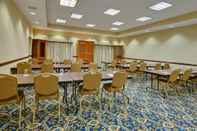 Functional Hall Country Inn and Suites by Radisson Tampa/Brandon FL