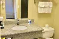 In-room Bathroom Rodeway Inn Ashland Oregon