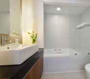 In-room Bathroom 7 Citadines Bangkok Sukhumvit 11