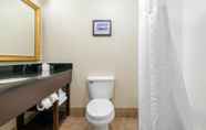 In-room Bathroom 5 Comfort Inn and Suites Norman