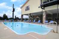 Swimming Pool Clarion Pointe Kimball