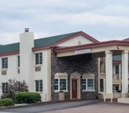 Exterior 2 Knights Inn Colorado Springs (ex Days Inn Colorado Springs Central)