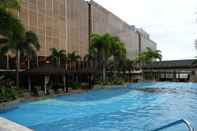 Kolam Renang Maxims Hotel (Maxims Tower)