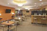 Bar, Cafe and Lounge Highland Suites (ex La Quinta Inn and Suites Minot)