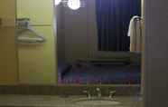 In-room Bathroom 3 Economy Inn Farmington New Mexico