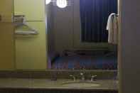 In-room Bathroom Economy Inn Farmington New Mexico