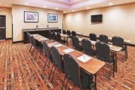 Functional Hall La Quinta Inn & Suites Muskogee