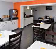 Restoran 4 Economy Stay and Suites Tacoma (ex. Econo Lodge Tacoma Mall)