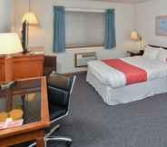 Bedroom 6 Economy Stay and Suites Tacoma (ex. Econo Lodge Tacoma Mall)