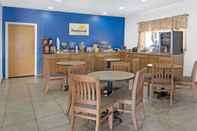 Bar, Cafe and Lounge Days Inn & Suites by Wyndham Santa Rosa