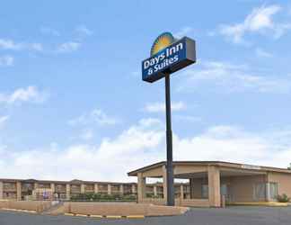 Exterior 2 Days Inn & Suites by Wyndham Santa Rosa