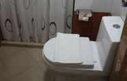 Toilet Kamar 6 Blue Lotus Hotel