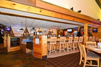 Bar, Kafe dan Lounge SureStay Plus by Best Western Black River Falls