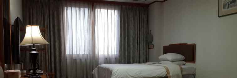 Kamar Tidur Adria Hotel