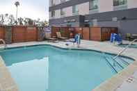 Kolam Renang Fairfield Inn and Suites Santa Cruz