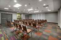 Functional Hall Home2 Suites by Hilton Charlotte University Research Park