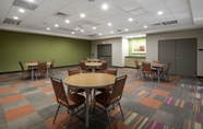 Restoran 5 Home2 Suites by Hilton Charlotte University Research Park