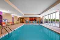 Swimming Pool Home2 Suites by Hilton Charlotte University Research Park