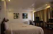 Bedroom 6 Jamont Hotel