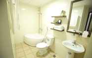 In-room Bathroom 7 Istay Studio Apartment