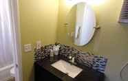 Toilet Kamar 5 Rodeway Inn (ex 1st Interstate Motel)