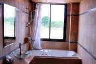 In-room Bathroom River Bank Resort