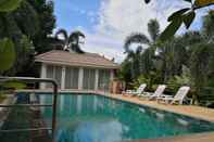 Swimming Pool Baan Worachan Hotel