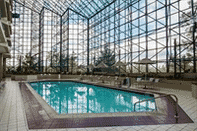 Swimming Pool Delta Hotels by Marriott Philadelphia Airport