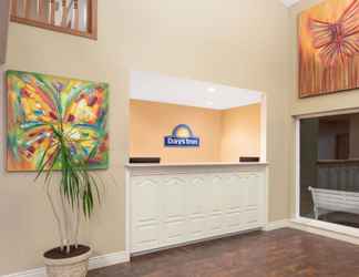 Lobi 2 Days Inn & Suites by Wyndham Branson