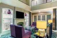 Lobi Quality Inn & Suites Raleigh Durham Airport (ex La Quinta Inn & Suites)